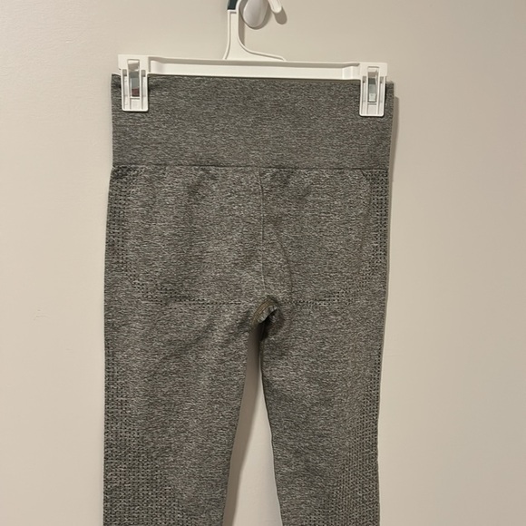 Gymshark Gray Leggings 24’ Inseam Size XS Workout Travel Athletic - Picture 4 of 5